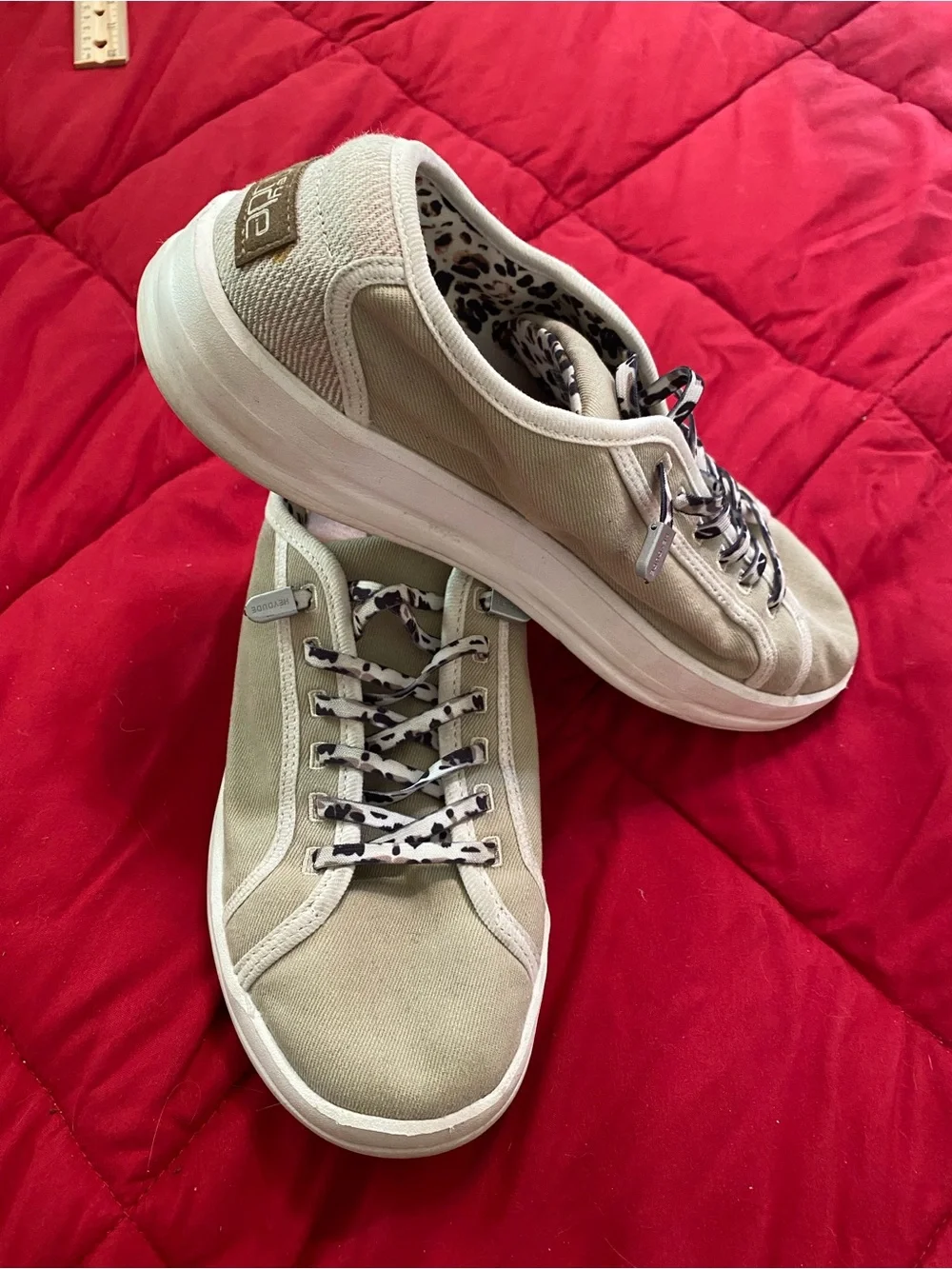 Hey Dude Women’s Karina joy Canvas Sneakers sand beige leopard Laces size 7 EUC